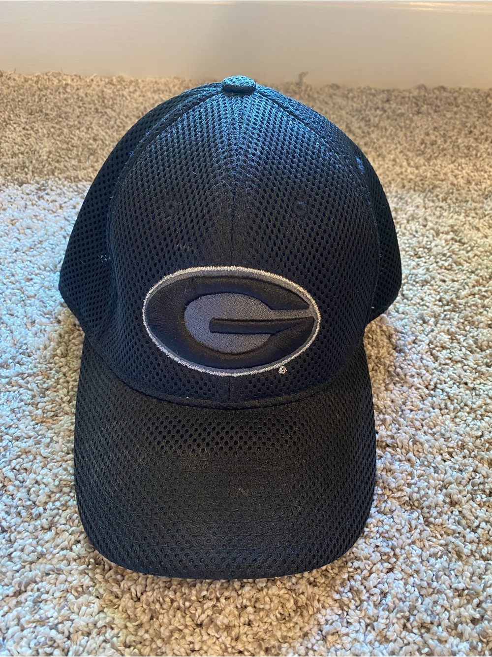 Georgia Bulldogs Black Mesh Baseball Cap, One Size